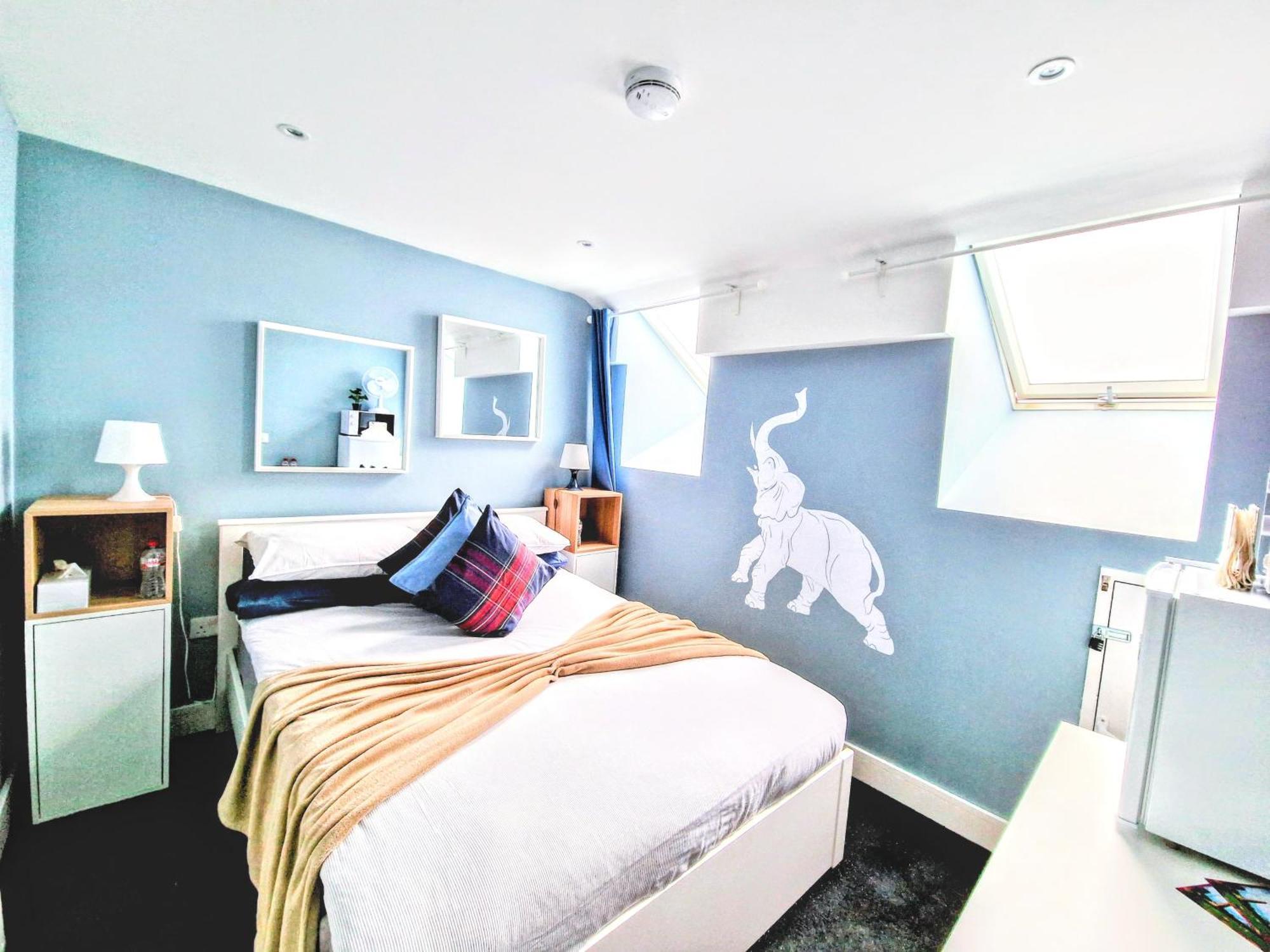 Blue Elephant Room! Lucan Extérieur photo