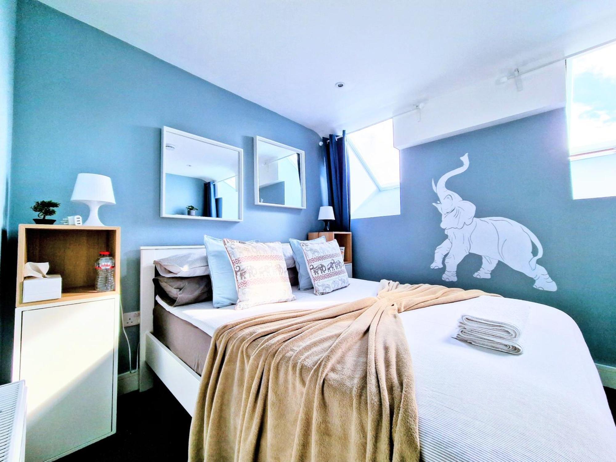 Blue Elephant Room! Lucan Extérieur photo